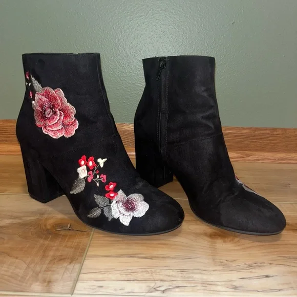 American Eagle Suede Rose Booties - Picture 2 of 8